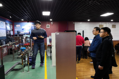 应用化学工程学院深化校企合作，共探教育软件开发新路径